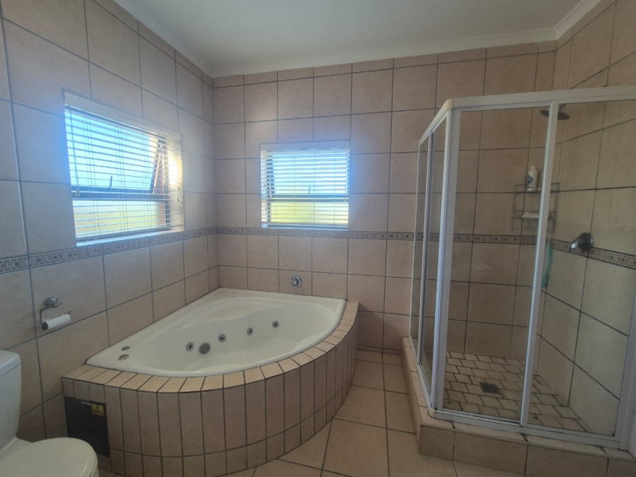 5 Bedroom Property for Sale in Heuningkloof Western Cape